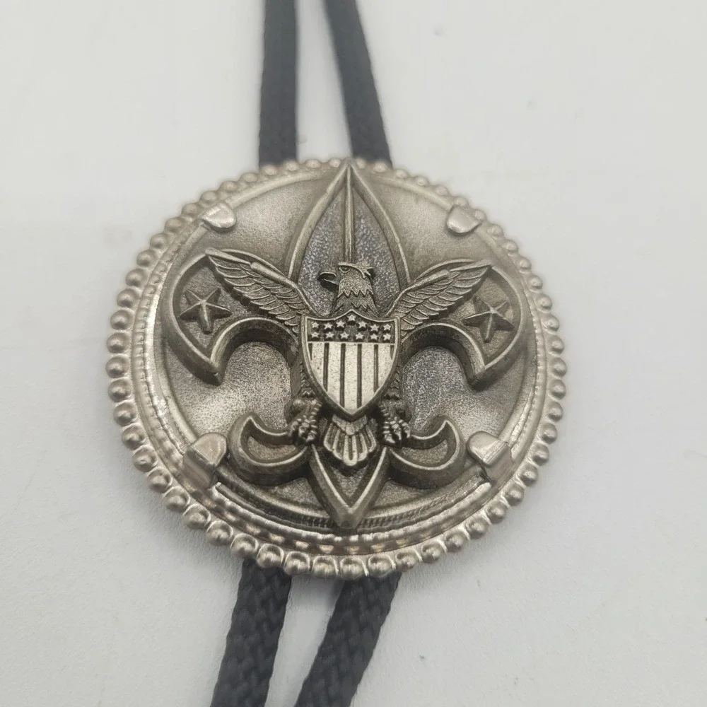 Vintage‎ Boy Scouts Bolo Tie Bolero Eagle Fleur de Lis Round Medallion